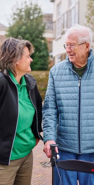 Onze geriatrisch fysiotherapeuten zijn gespecialiseerd in de zorg voor ouderen en helpen als je problemen hebt met bewegen.
